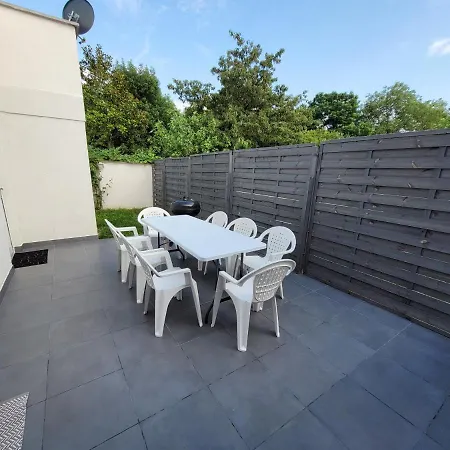 Apartment Spacious 2-bedroom Apartment: Paris Area With Parking & Terrace Villepinte (Seine-Saint-Denis)