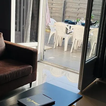 Spacious 2-bedroom Apartment: Paris Area With Parking & Terrace Apartment *